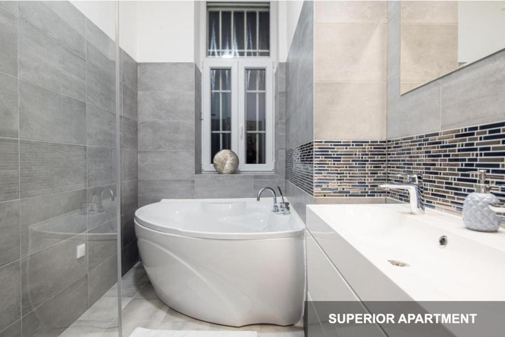 בודפשט Bpr Agathe Elegant Suite With Parliament View מראה חיצוני תמונה